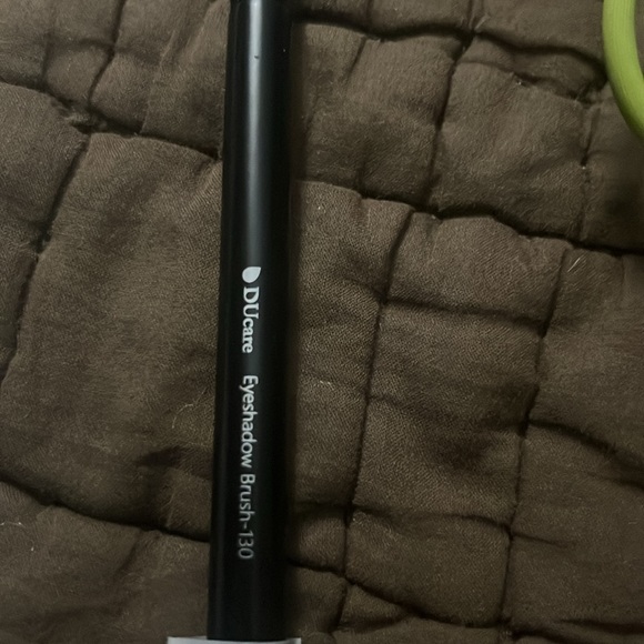 14 brand new still in sleeves makeup brushes from DUcare. - Picture 10 of 10